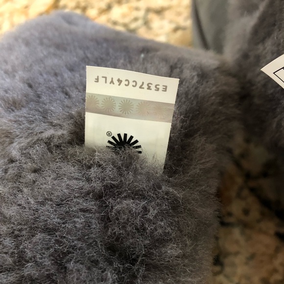 UGG Grey Bailey Button Boots Original Ugg Box & Tissue NWT - Picture 5 of 15